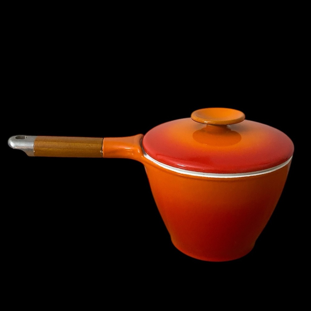 Vintage Royal Sealy Cast Iron   Fondue Pot with Wooden Handle. Made in Japan